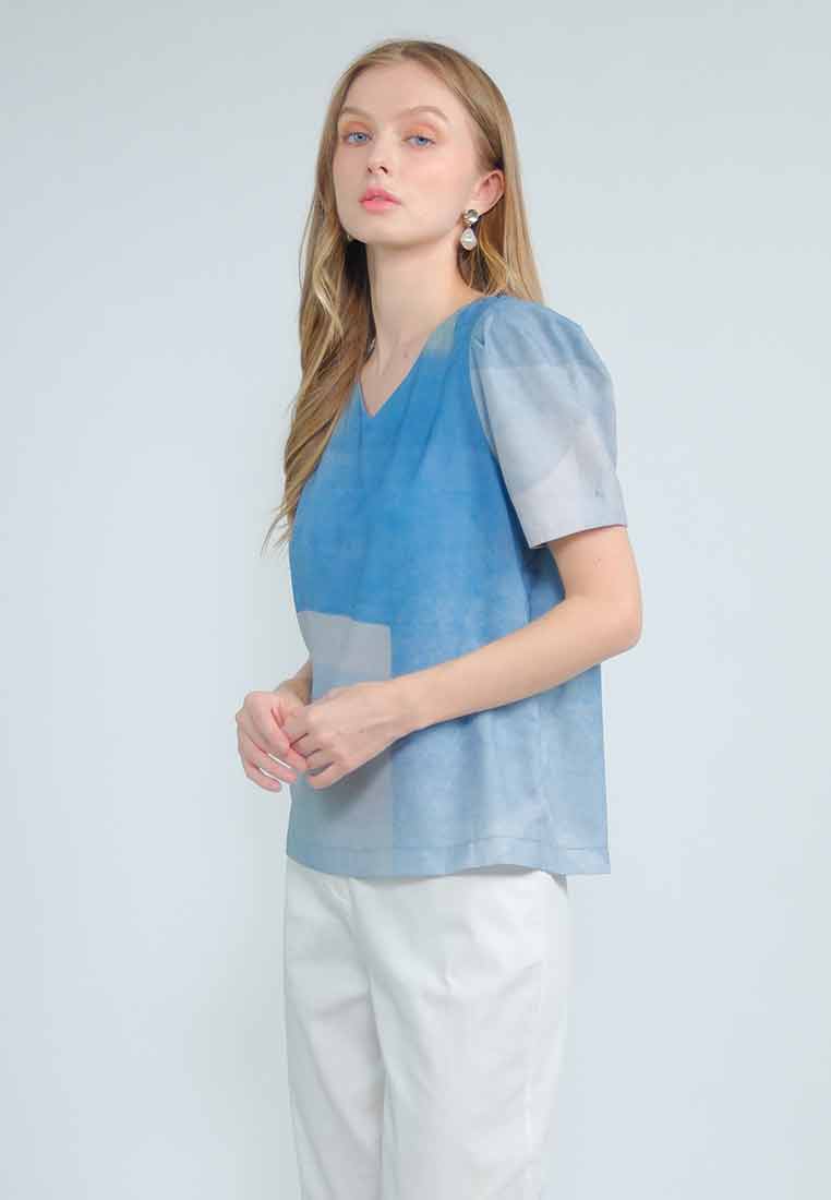 Liora Short Sleeves Top in Abstract Print