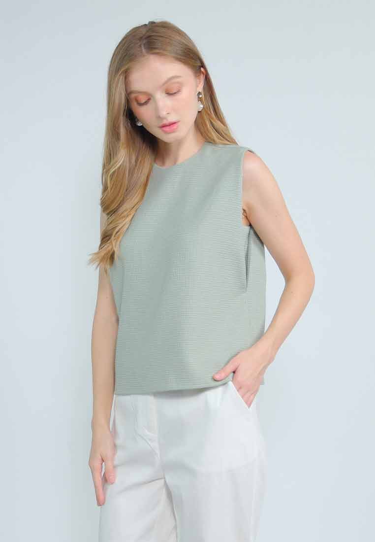 Veranice Sleeveless Tweed Top with Round Neckline