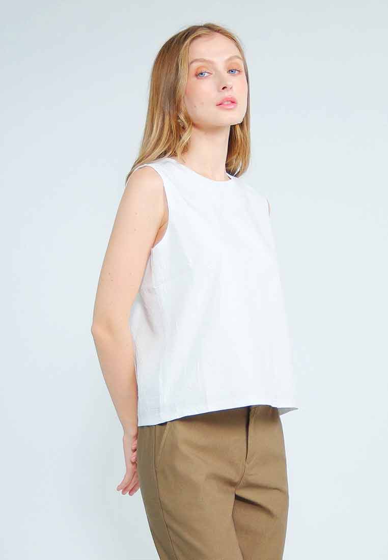 Skye Textured Sleeveless Top in Rounded Neckline
