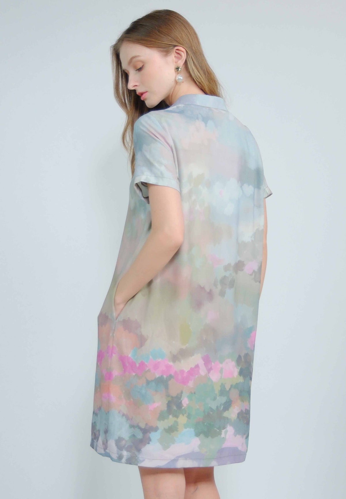 Nyari Collared Button-down Shift Dress in Abstract Nature Print