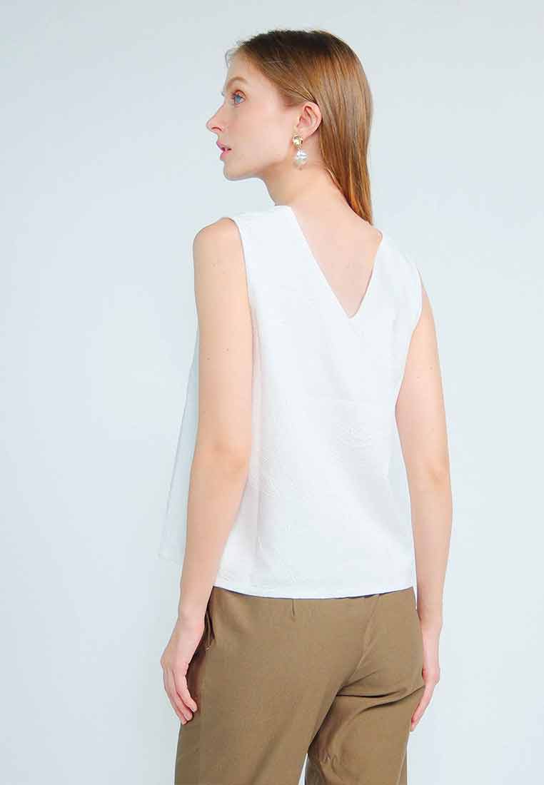Skye Textured Sleeveless Top in Rounded Neckline