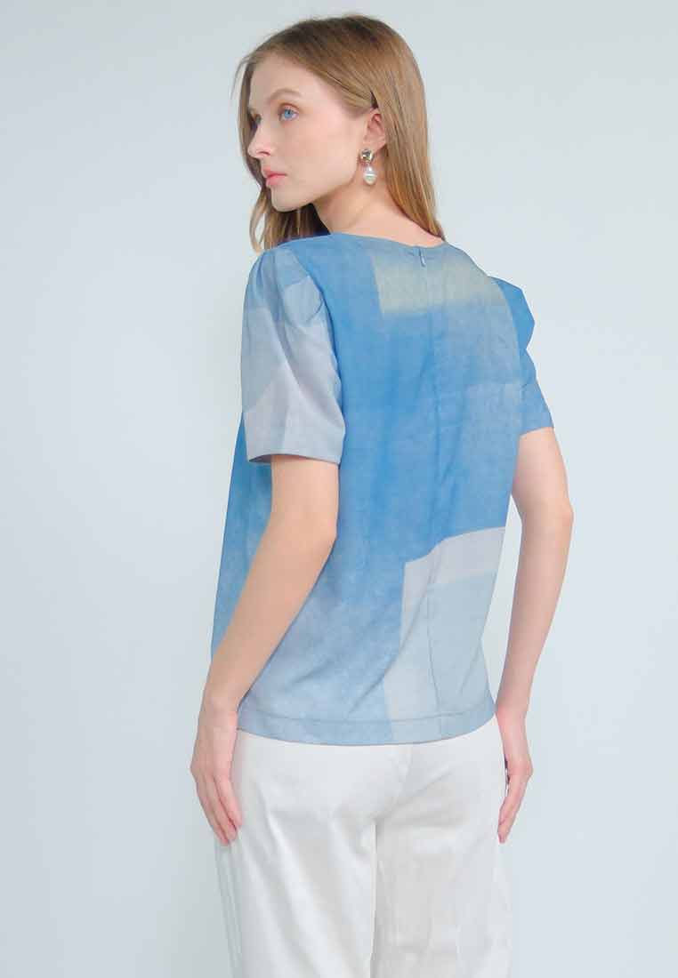 Liora Short Sleeves Top in Abstract Print