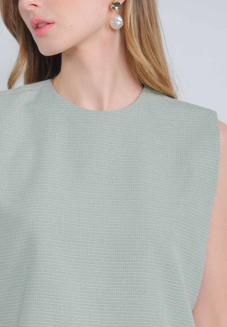 Veranice Sleeveless Tweed Top with Round Neckline