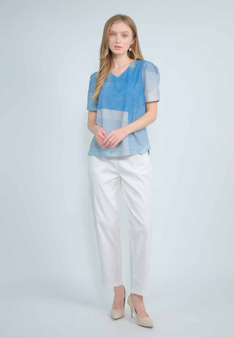 Liora Short Sleeves Top in Abstract Print