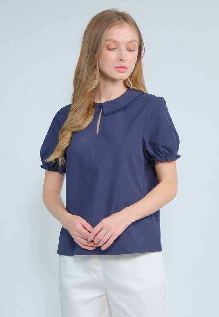 Calisette Short Sleeves Top with Embroidered Collar and Gartered Sleeves