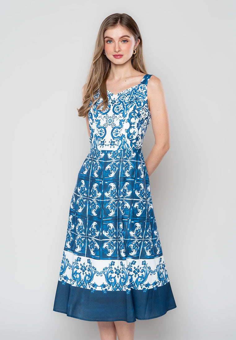 Remmhie Sleeveless Dress in Damask Print