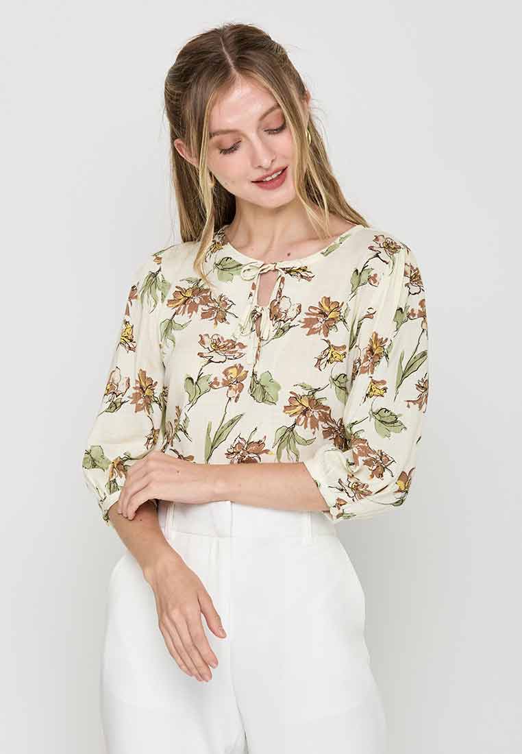 Yara Quarter Sleeves Top in Floral Print