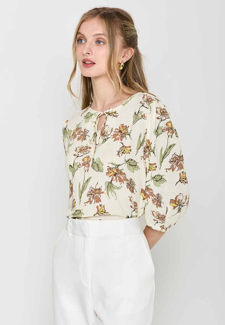 Yara Quarter Sleeves Top in Floral Print