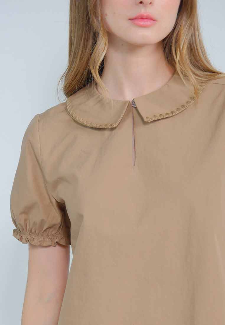 Calisette Short Sleeves Top with Embroidered Collar and Gartered Sleeves'