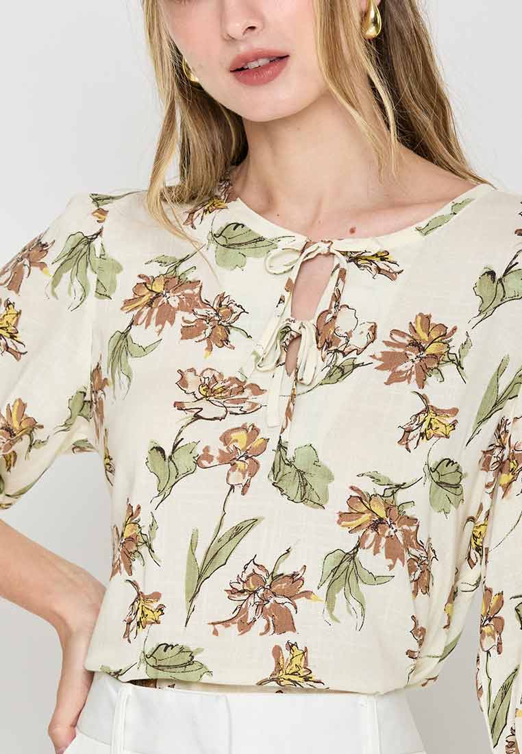 Yara Quarter Sleeves Top in Floral Print