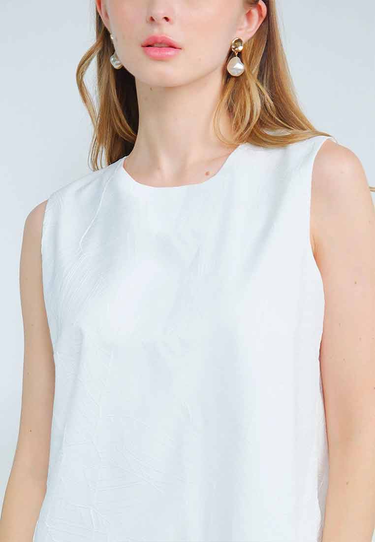 Skye Textured Sleeveless Top in Rounded Neckline