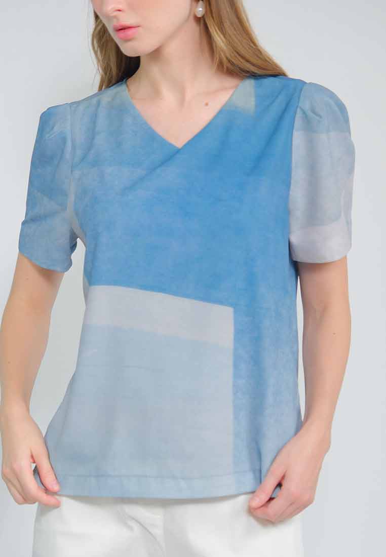 Liora Short Sleeves Top in Abstract Print