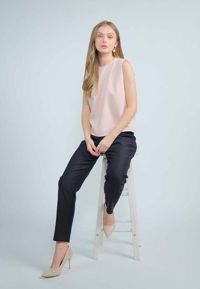 Veranice Sleeveless Tweed Top with Round Neckline
